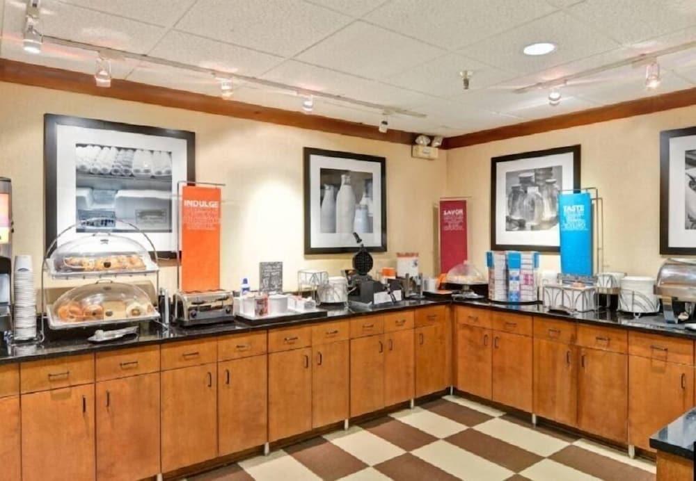 Hampton Inn Memphis Poplar Buitenkant foto