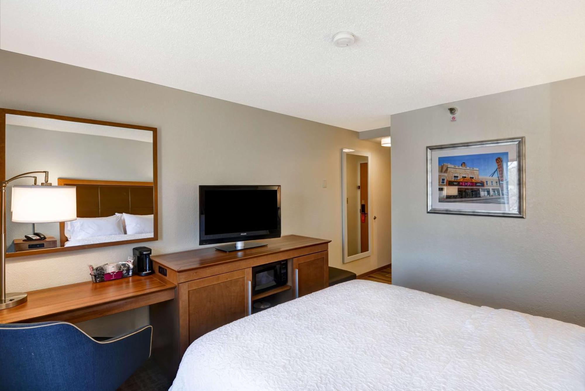Hampton Inn Memphis Poplar Buitenkant foto