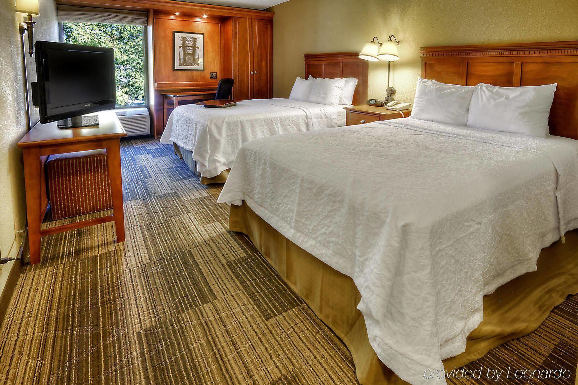 Hampton Inn Memphis Poplar Buitenkant foto
