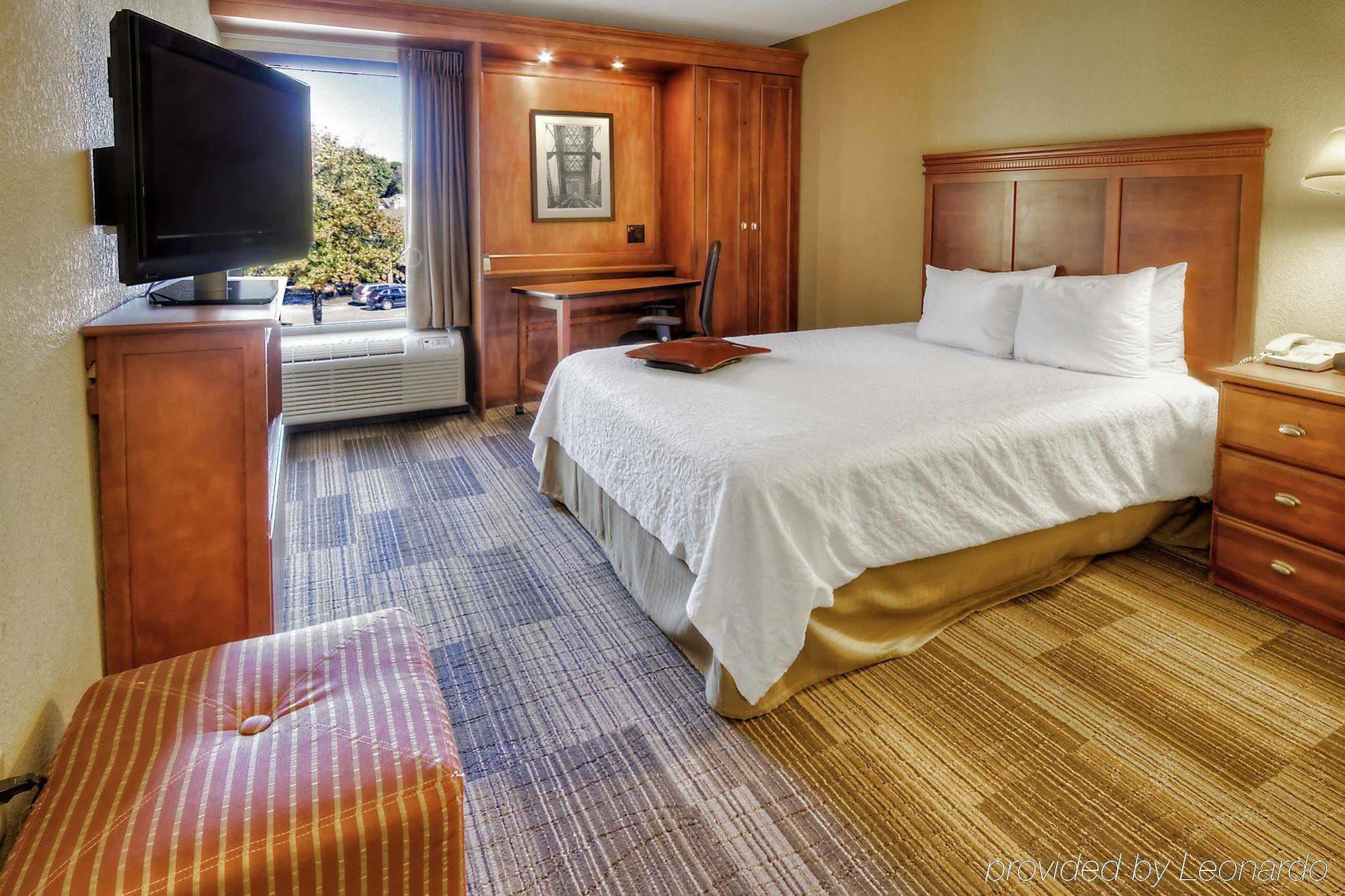 Hampton Inn Memphis Poplar Buitenkant foto