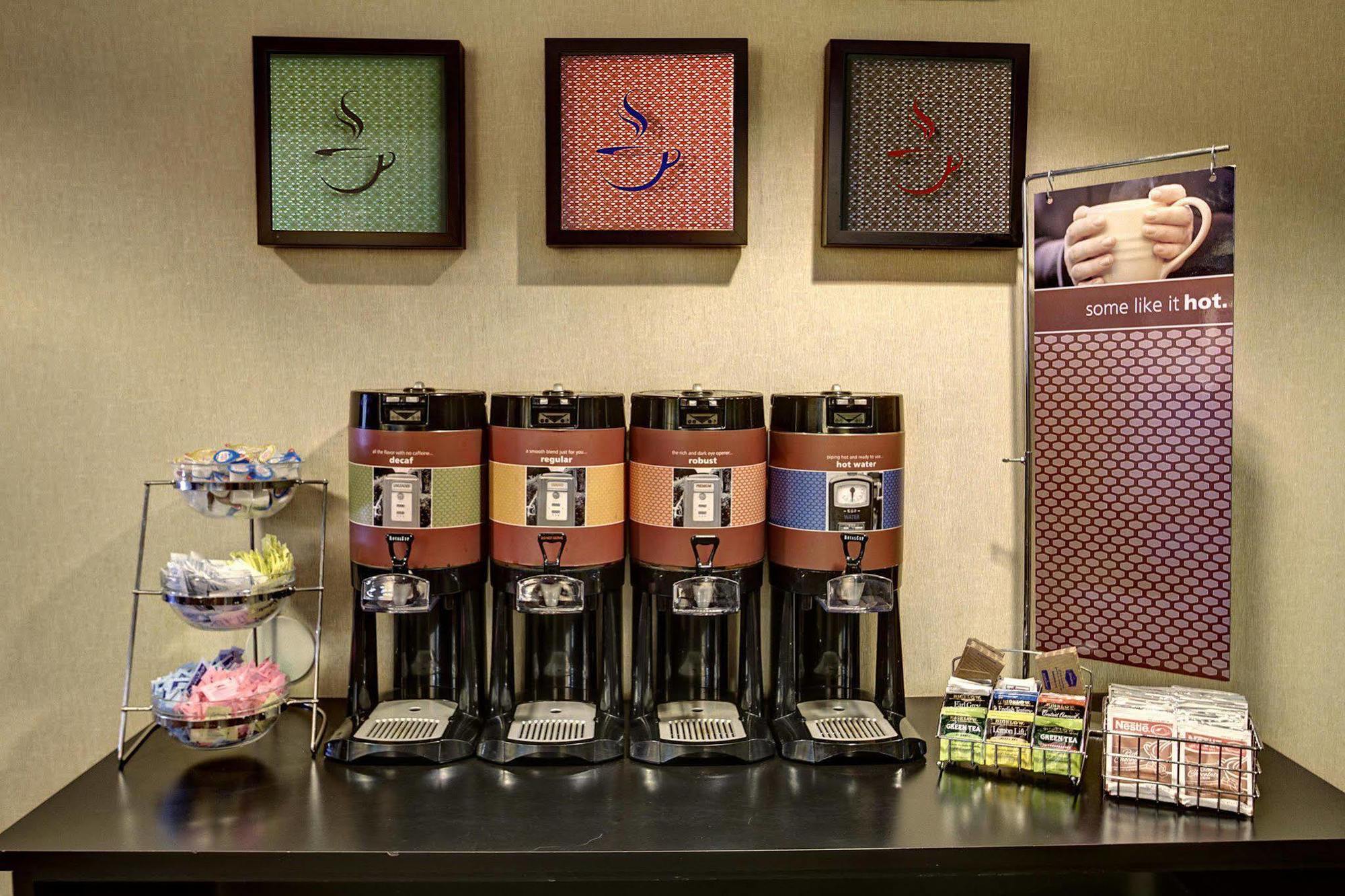 Hampton Inn Memphis Poplar Buitenkant foto