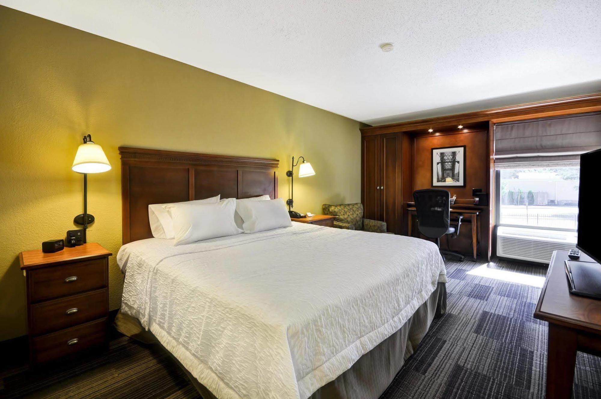 Hampton Inn Memphis Poplar Buitenkant foto