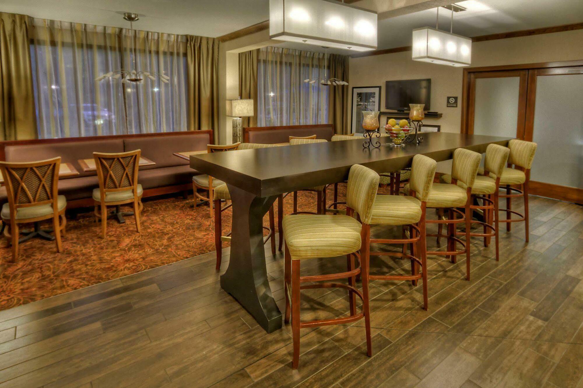 Hampton Inn Memphis Poplar Buitenkant foto
